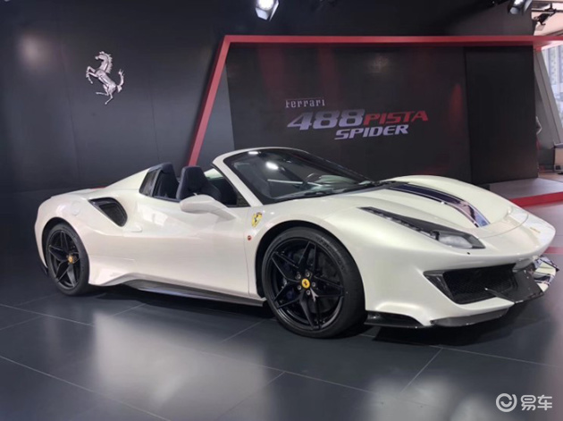 法拉利488 Pista Spider，速度与激情的完美融合