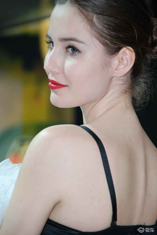 名爵俏洋妞_上汽名爵美女车模