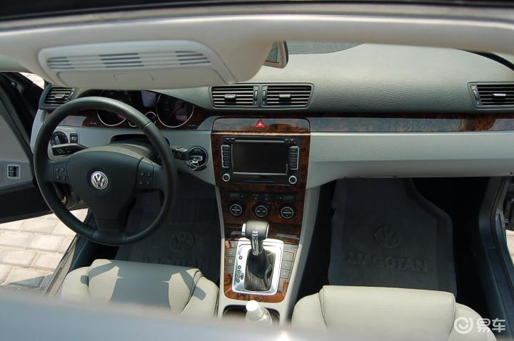 【迈腾 2.0 TSI DSG手自一体豪华型迈腾内部空
