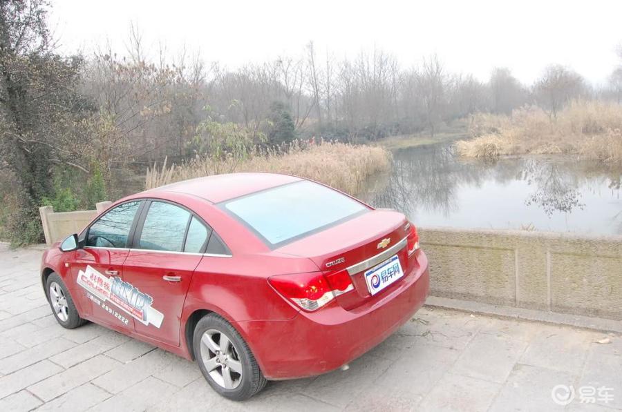 雪佛兰科鲁兹三厢整体外观