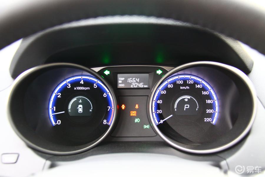 【现代ix352010款2.4 领航版 gls 4wd at仪表盘汽车
