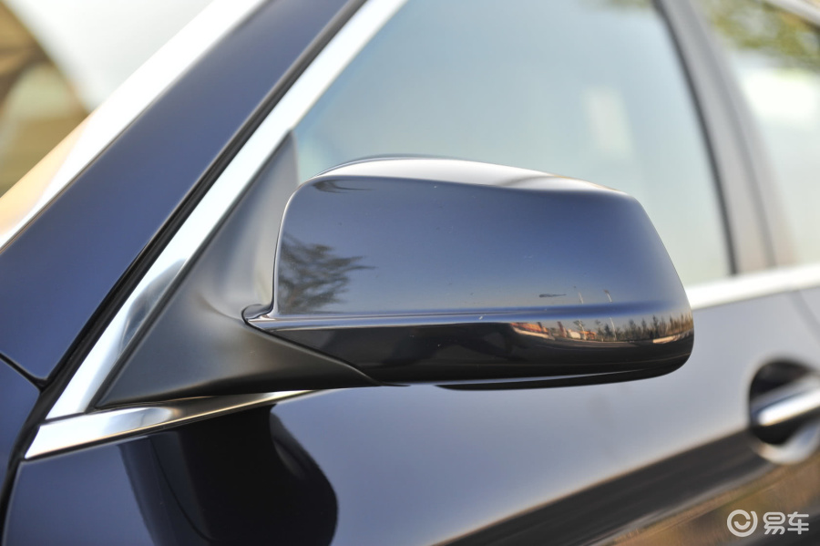 【宝马5系2011款535Li 行政型后视镜转向灯(前