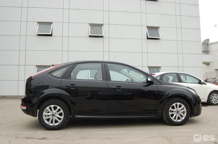 福特福克斯两厢整体外观