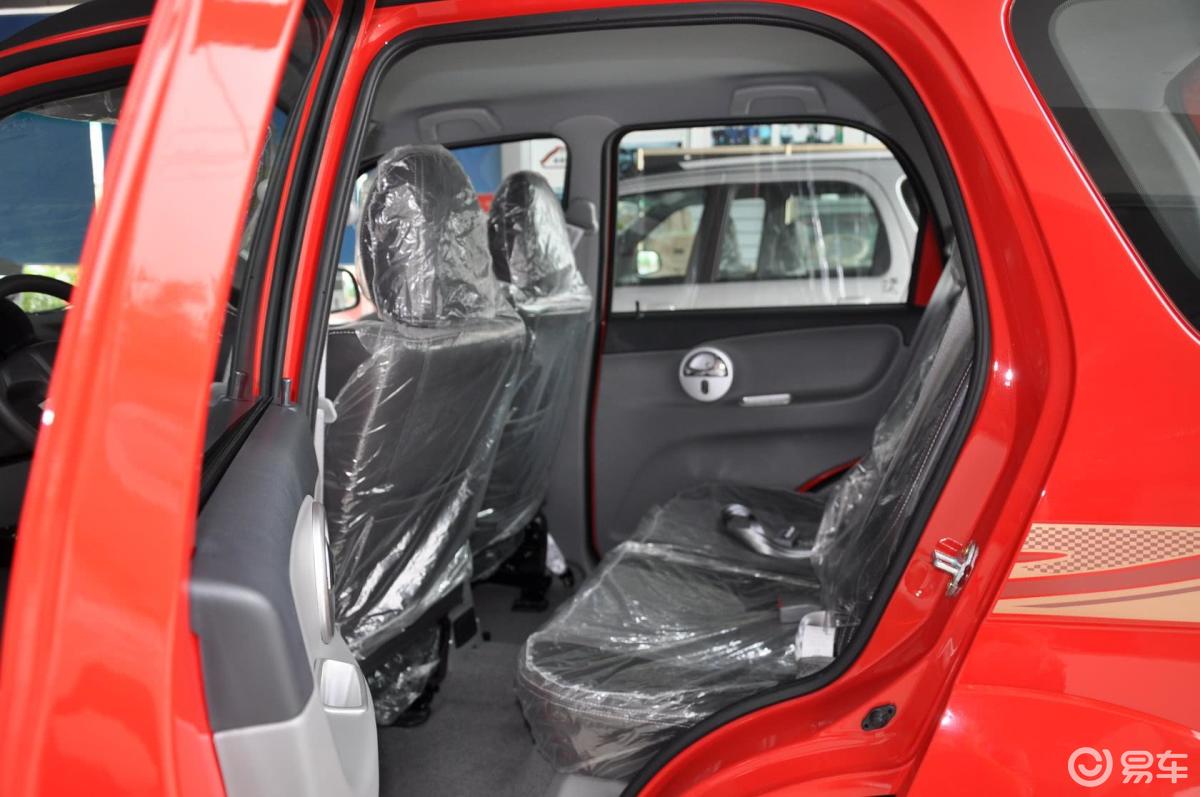 【众泰t2002013款1.3l 手动 都市型后排空间体验汽车