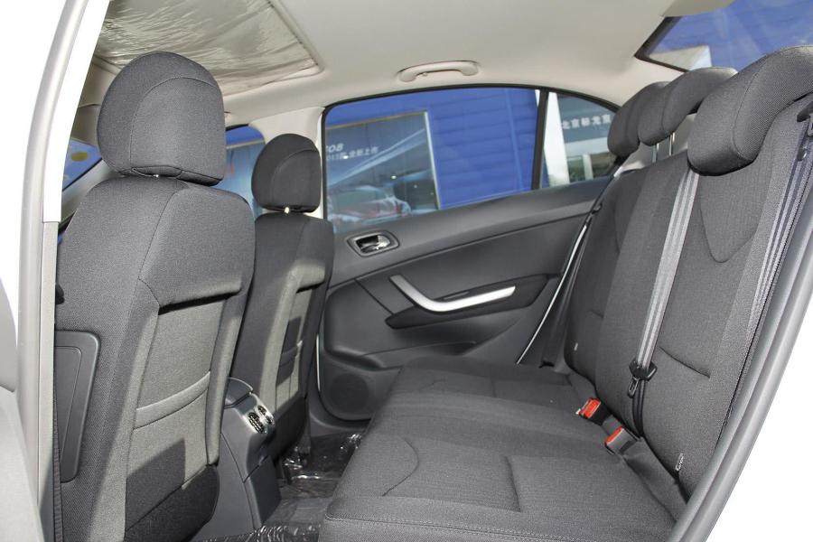 【标致4082013款2.0L 手动 豪华版后排空间汽