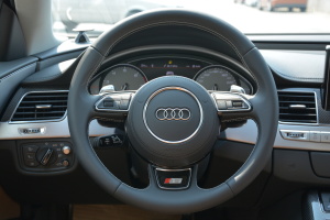奥迪S8方向盘