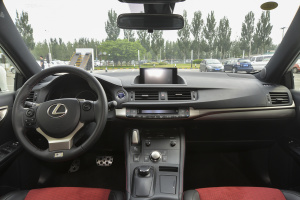 雷克萨斯CT完整内饰（中间位置）