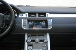 揽胜极光中控台正面