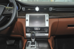 玛莎拉蒂总裁中控台正面