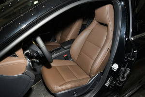 奔驰GLA级驾驶员座椅