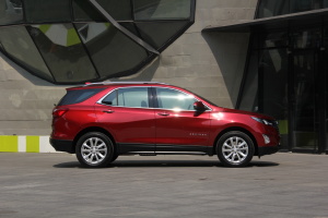 探界者正侧（车头向右）