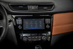 奇骏中控台正面