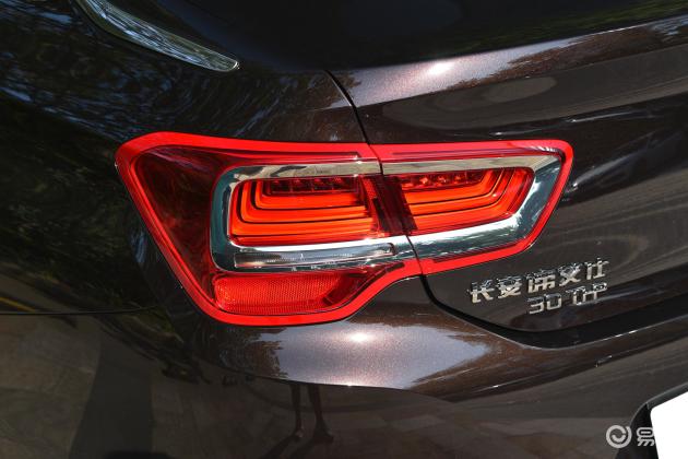 外观 尾灯侧45度俯拍