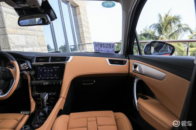 内饰 副驾驶位区域