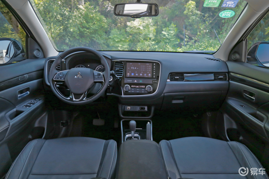 【欧蓝德2018款2.0L CVT 两驱荣耀版 5座内饰