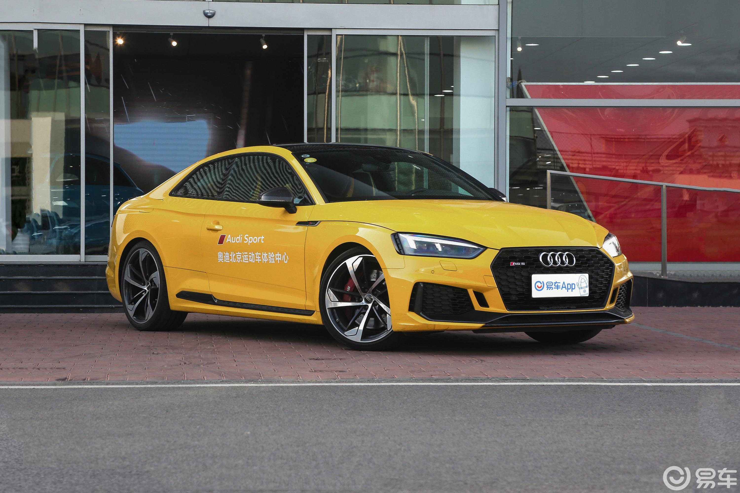 【奥迪rs 52019款2.9t coupe侧前45度车头向右水平-】