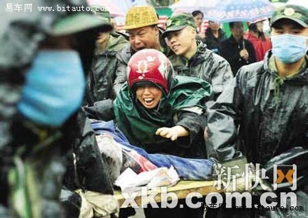 汶川大地震温讲话哭了