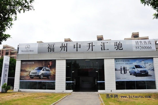 马诺车内展现风骚魅力图片