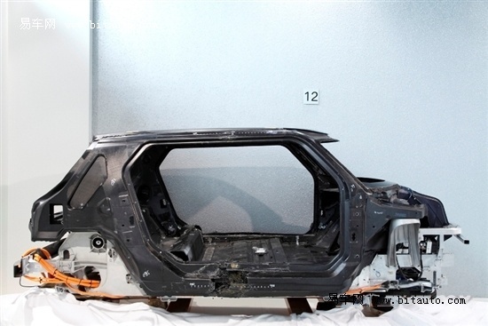 图文】世界上第一款碳纤维车身量产车BMW+M