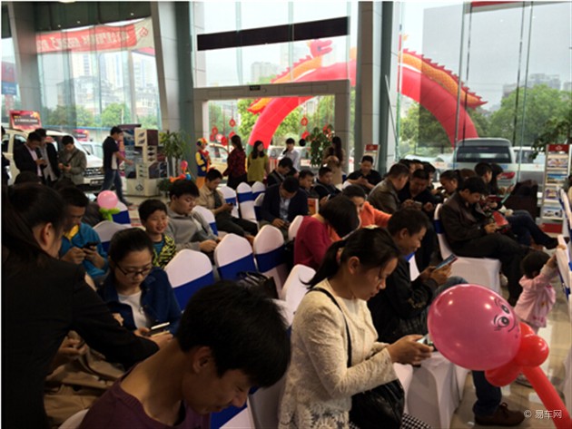 19日,所有客户来到