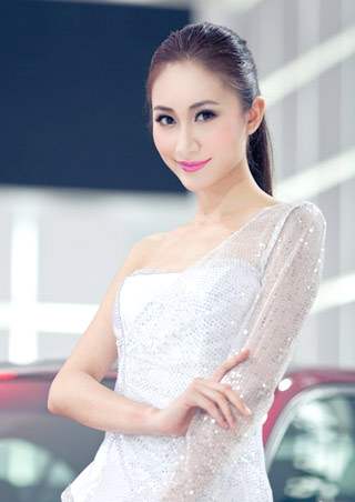 美丽温婉的本田展台模特图片