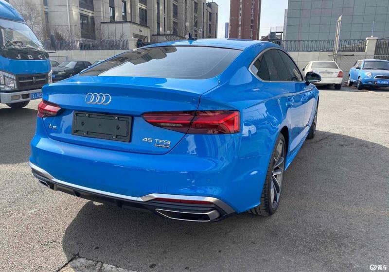 奥迪a5 2021款 sportback 45tfsi quattro 臻选动感型