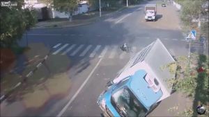 【视频】爆笑!泰国某品牌轮胎搞笑广告_行业视