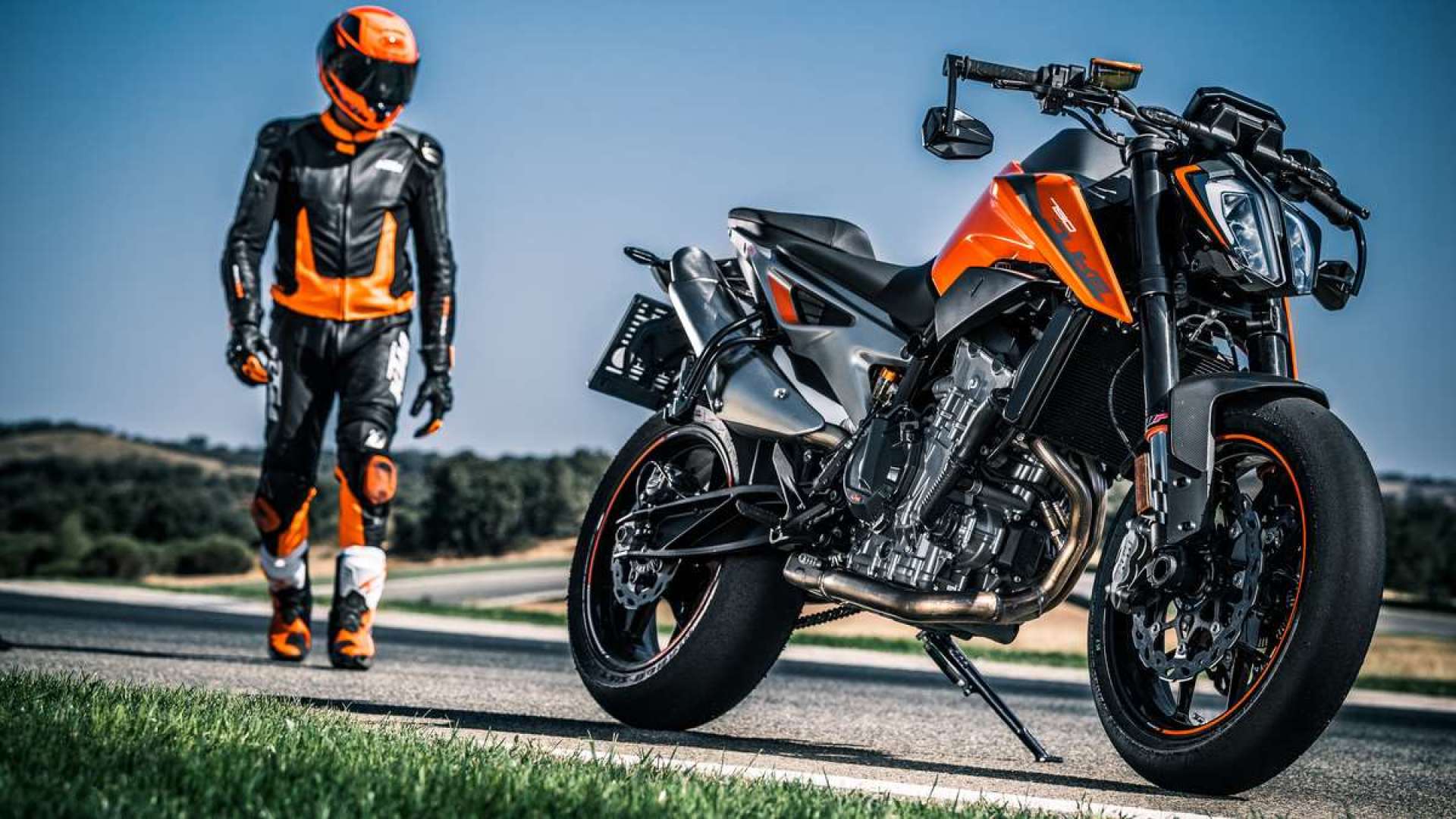 全新一代中量级街霸ktm 790 duke 首测预告!