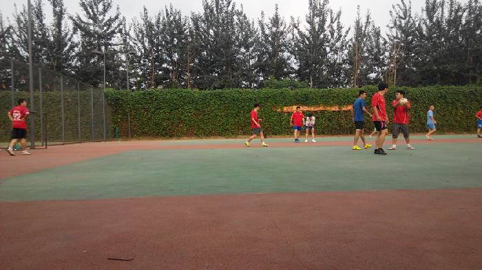 【手机APP:走,踢足球去】_易车足球大联盟_汽