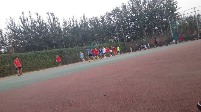 【手机APP:走,踢足球去】_易车足球大联盟_汽