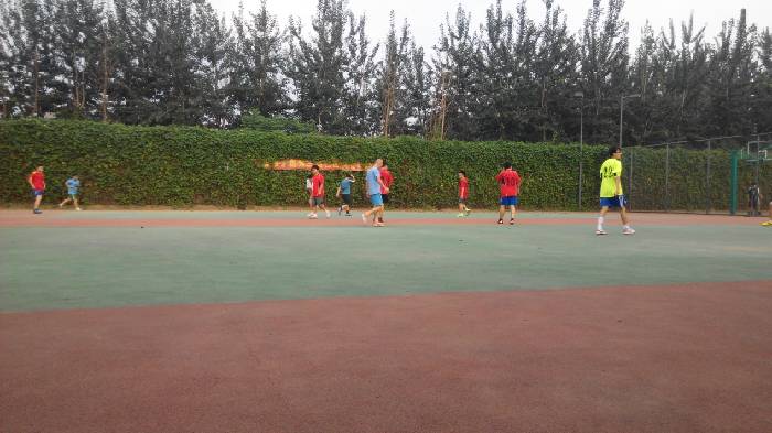 【手机APP:走,踢足球去】_易车足球大联盟_汽