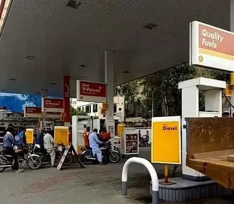 巴铁2020年GDP_近十年中国gdp数据图(3)