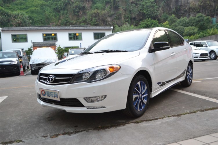 v5菱致 2015款 1.5l 手动 爵士版