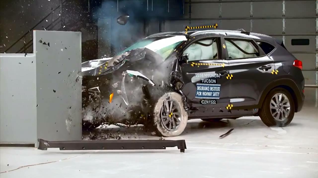 2016款现代途胜iihs正面25碰撞测试