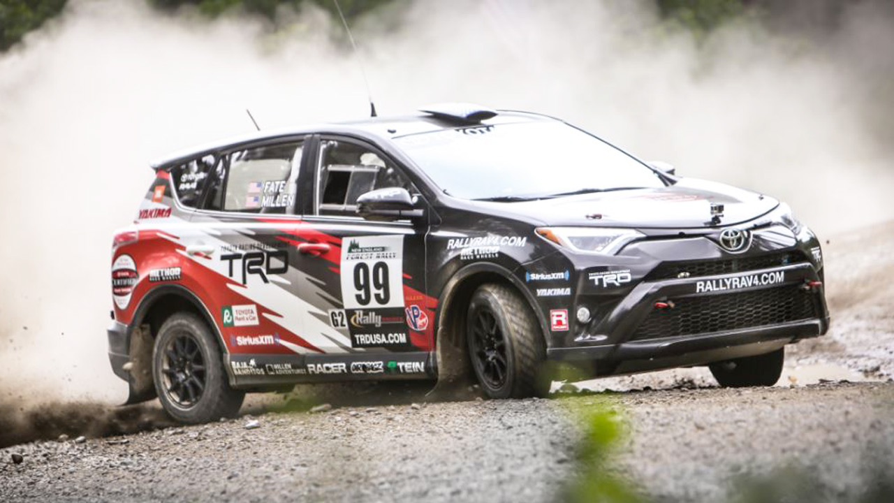 丰田rav4拉力赛车疯狂飚车