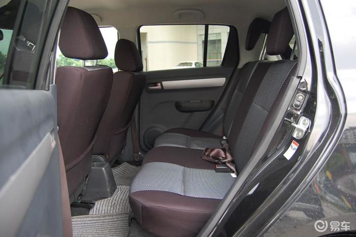 雨燕1.5l炫锐手动版后排空间