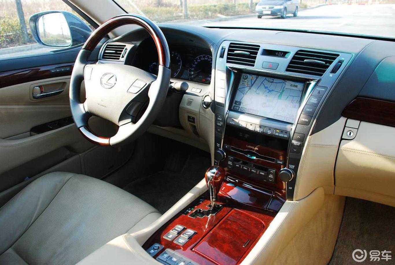 完整内饰(中间位置)