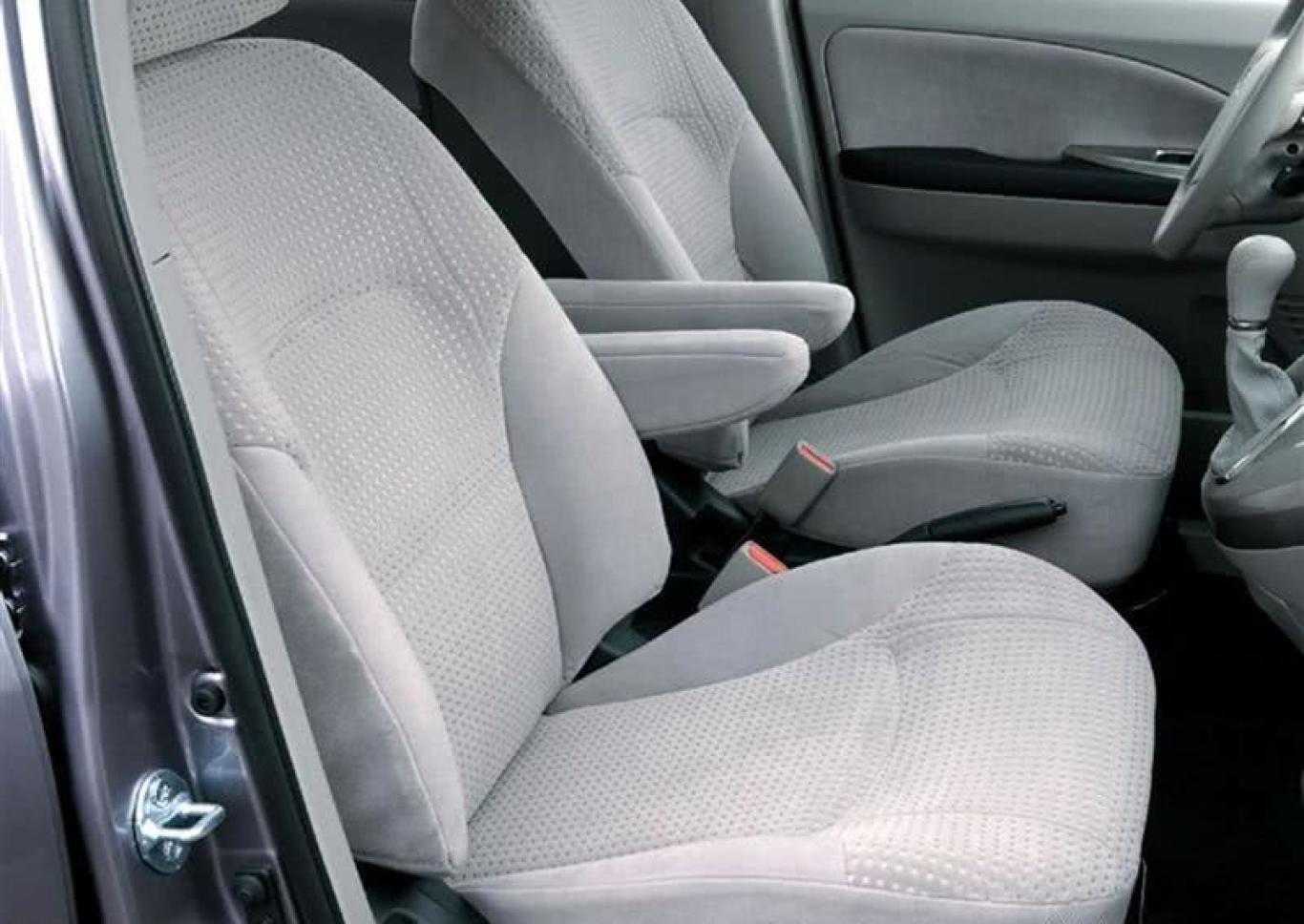 格蓝迪7座织物座椅 舒适版前排空间