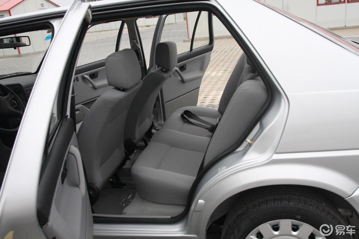 【捷达2008款cif—p 伙伴后排空间体验汽车图片-汽车图片大全】-易车