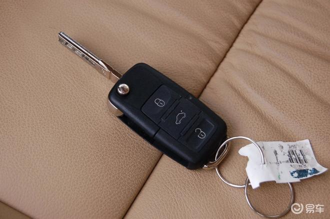 6l 手动真皮型速腾内饰易车网独家图片,谢绝其他媒体转载!