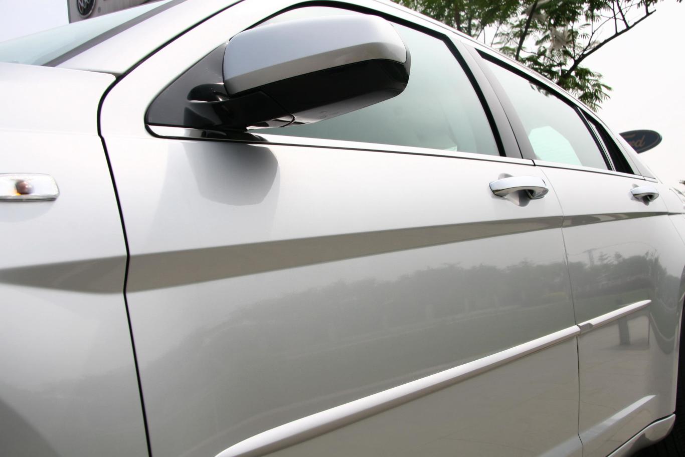 4l豪华型腰线图片