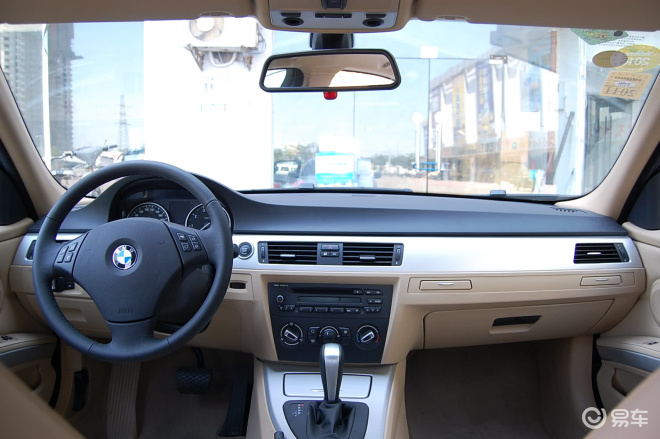 宝马3系 318i 进取型宝马318i内饰易车网独家图片,谢绝其他媒体转载!