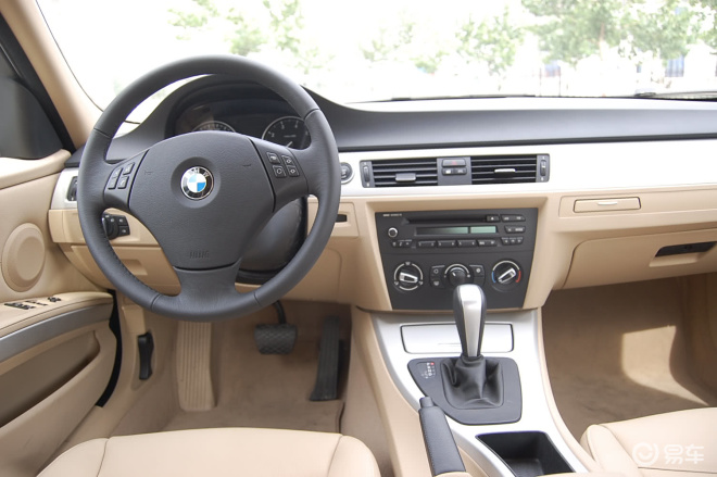 宝马3系 318i 进取型宝马318i内饰易车网独家图片,谢绝其他媒体转载!