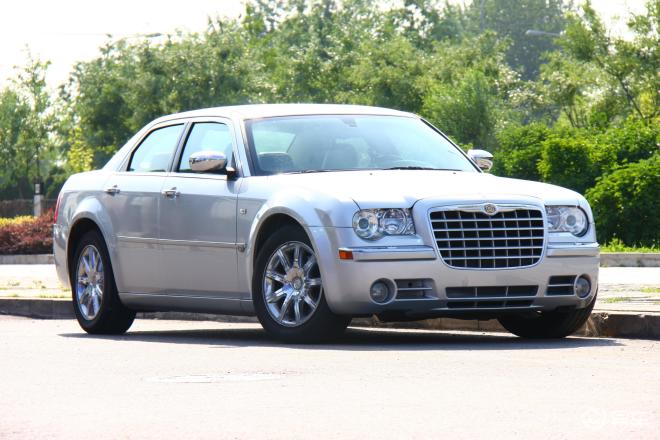 克莱斯勒300c(进口)3.