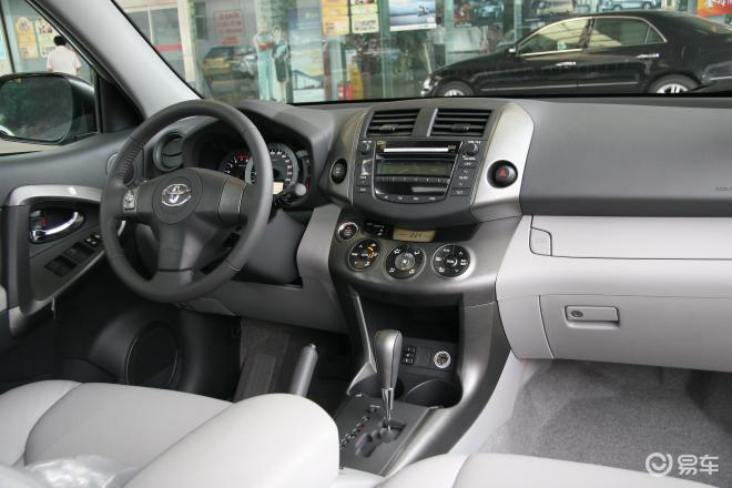 一汽丰田rav42.4l 豪华导航版 atrav4内饰