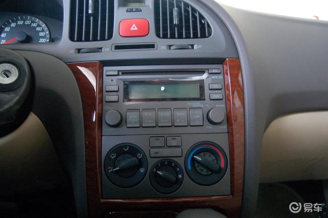 伊兰特三厢1.6gl 手动标准型内饰易车网独家图片,谢绝其他媒体转载!