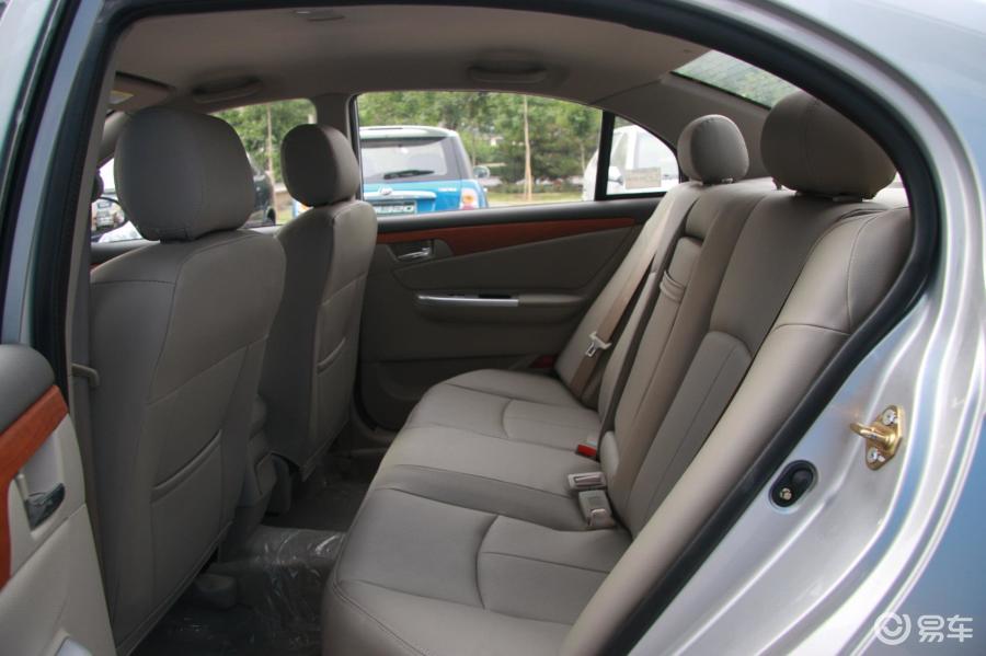 【力帆6202009款精典版 舒适型后排空间体验汽车图片-汽车图片大全】