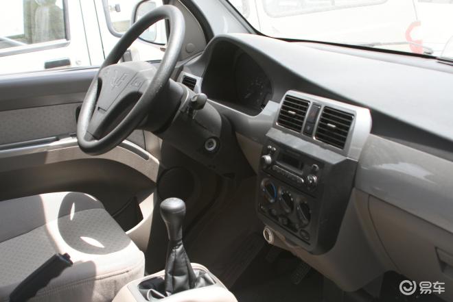 五菱荣光 6407b—标准型五菱荣光 内饰易车网独家图片,谢绝其他媒体