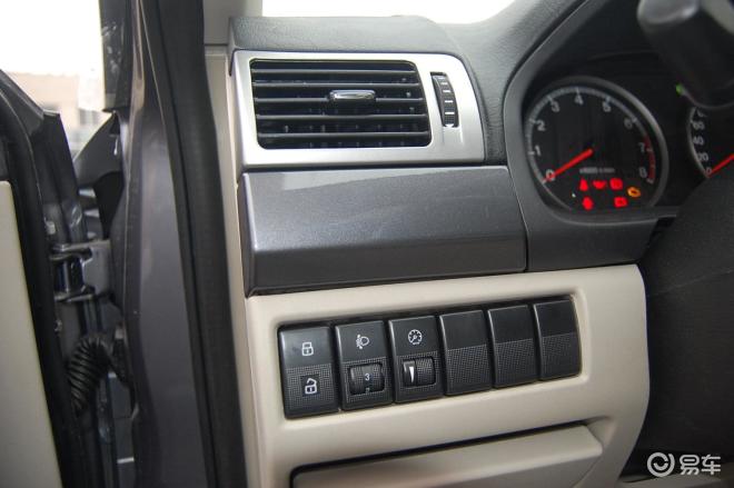 奔腾b70 2.0 mt 精英型易车网独家图片,谢绝其他媒体转载!