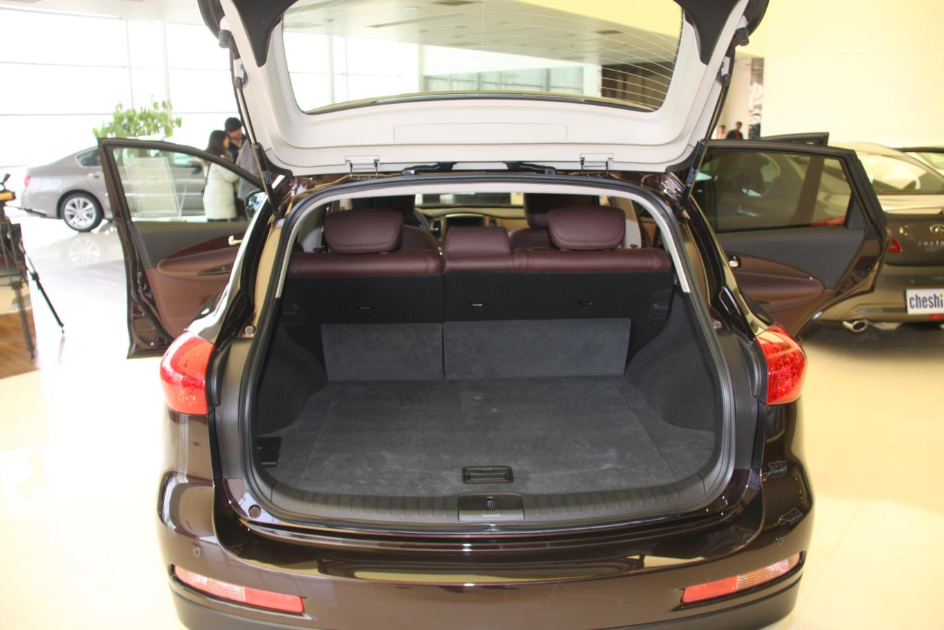 英菲尼迪ex25 尊雅版空间